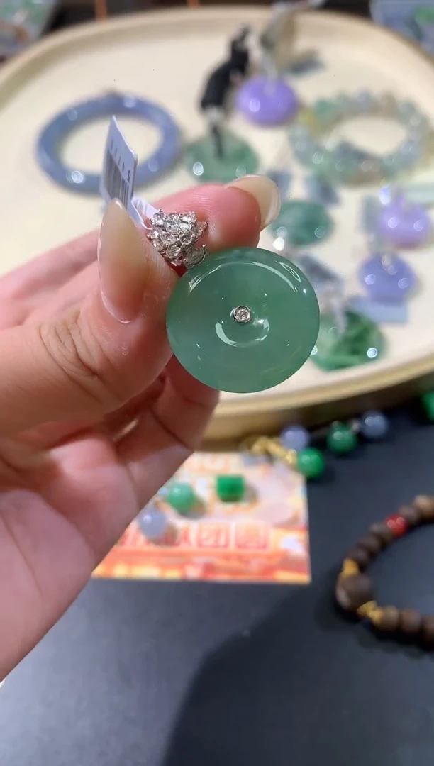 吊坠(不含链)18K金镶嵌翡翠W18|7980