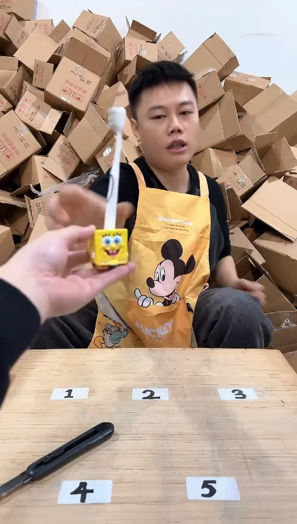 瓷片海绵宝宝牙刷架