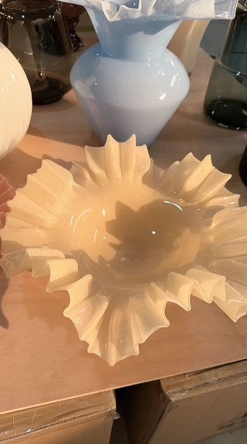 【闪购商品】玻璃米黄色折纸果盘