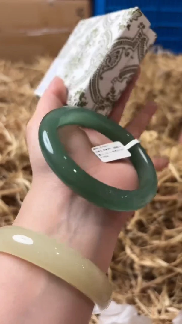 未镶嵌手镯石英质玉D-6642