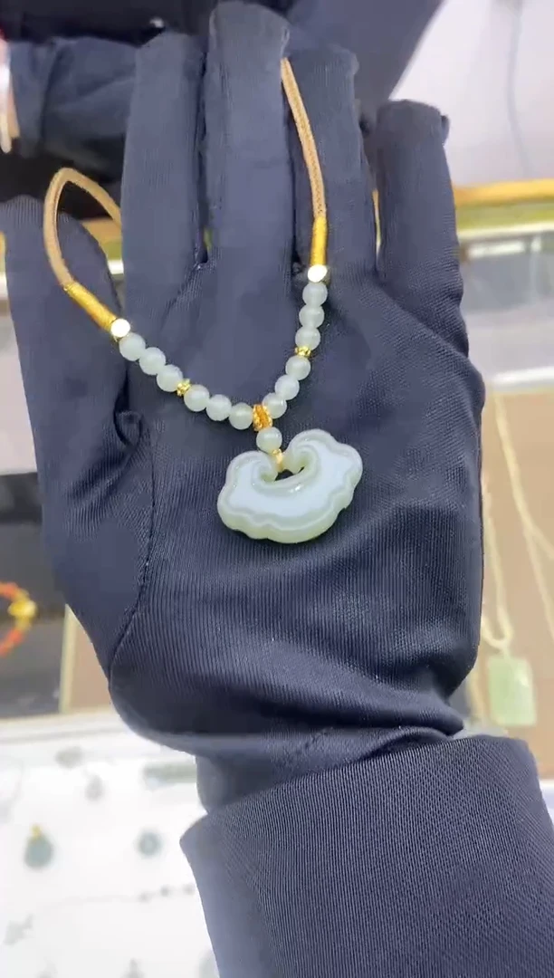 吊坠(赠链)未镶嵌和田玉如意锁吊坠 多样性发其一