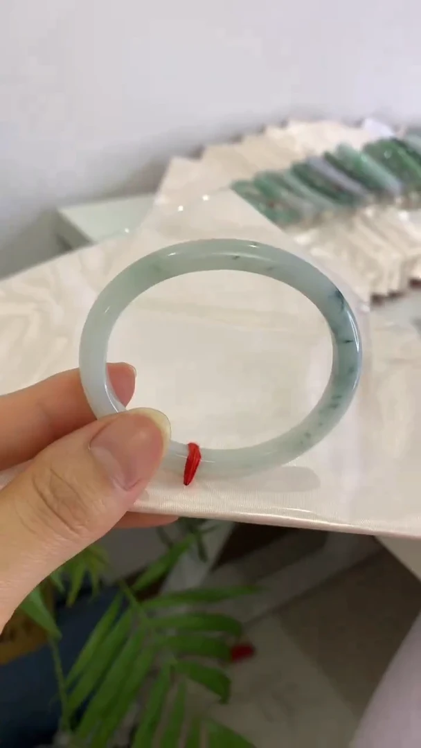 未镶嵌手镯翡翠52贵妃飘花