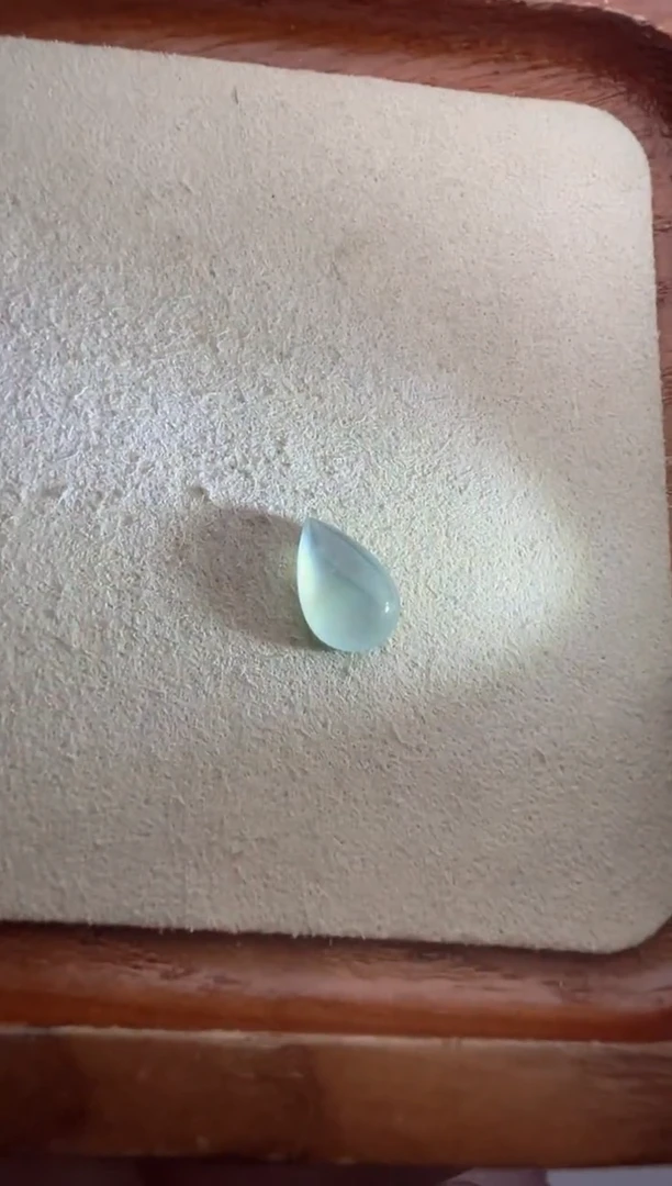 未镶嵌定制翡翠白冰水滴