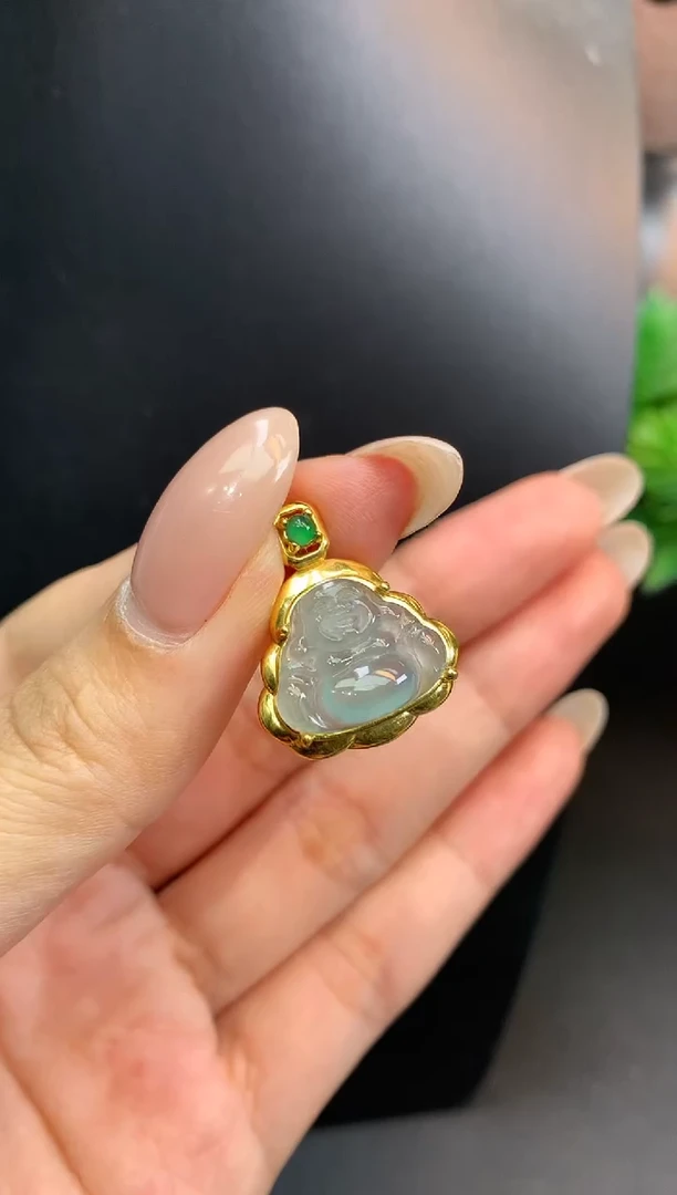 颈饰18K金镶嵌翡翠佛