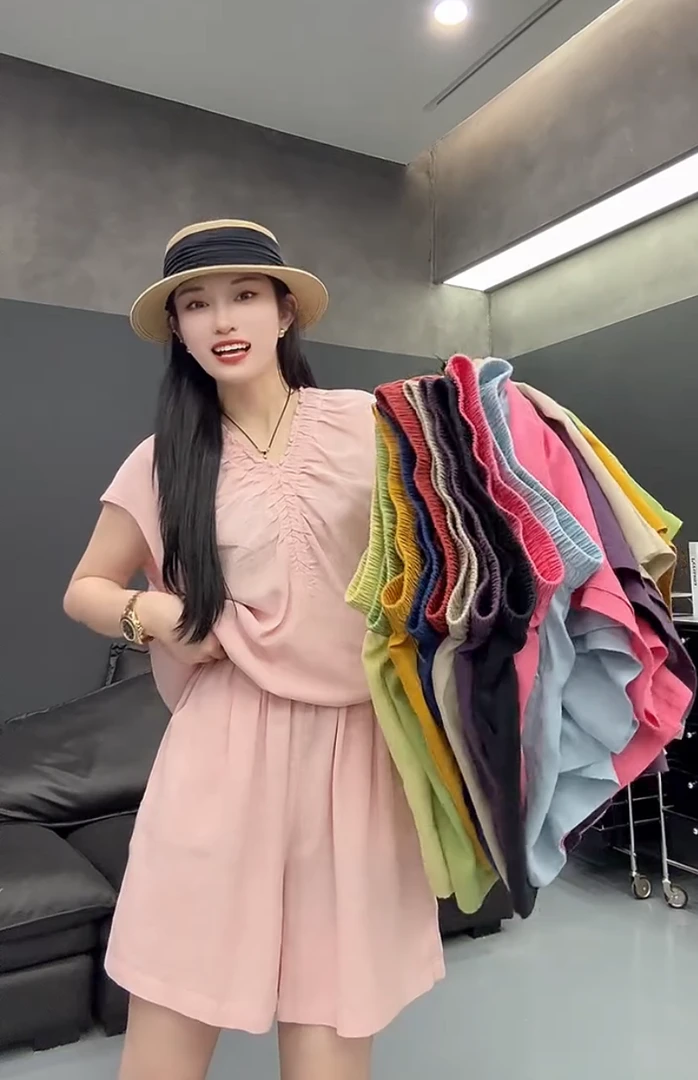 25春夏新款极简时髦休闲百搭纯色轻薄透气亚麻松紧腰直筒阔腿短裤