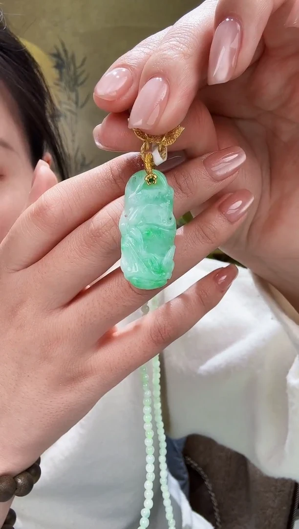 颈饰未镶嵌翡翠吊坠