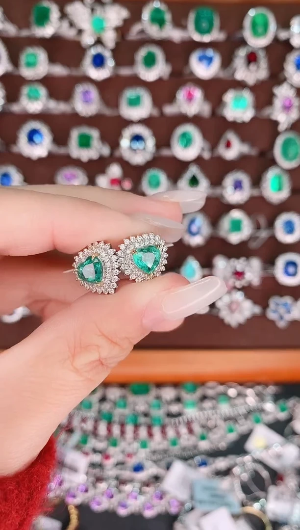 【闪购商品】祖母绿18K金耳饰18K金镶嵌1.28克拉