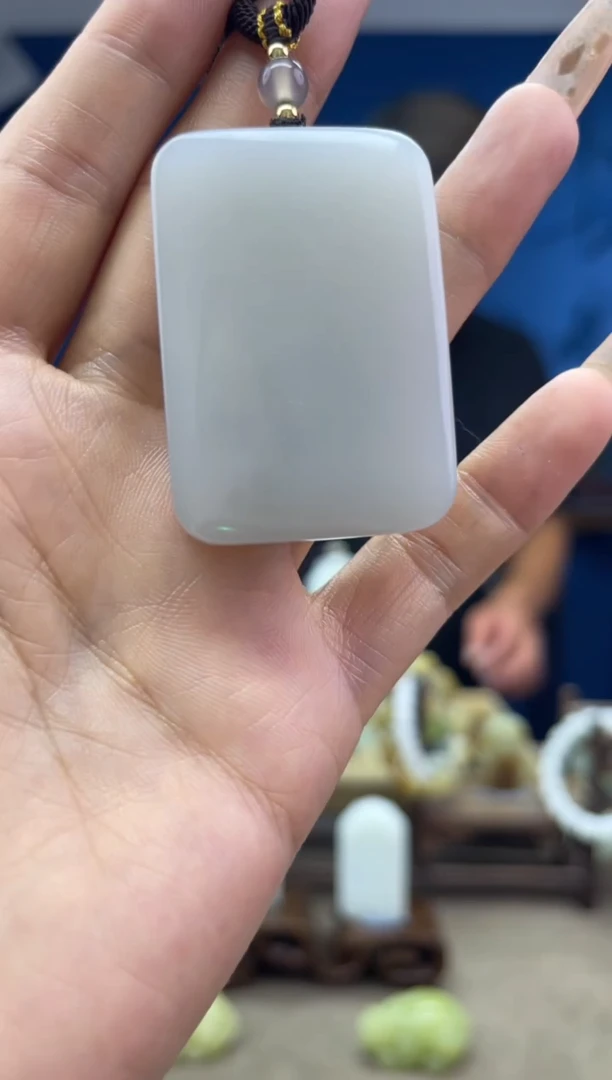 和田玉未镶嵌颈饰1