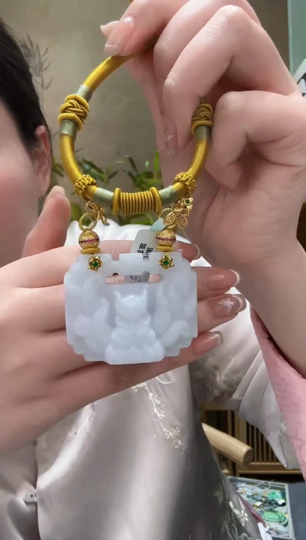 【闪购商品】翡翠颈饰未镶嵌吊坠