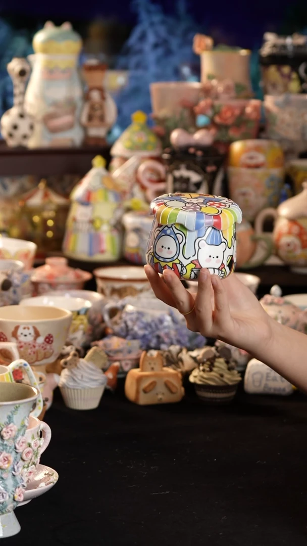 摆件陶景德镇釉下彩手绘设计师款陶瓷