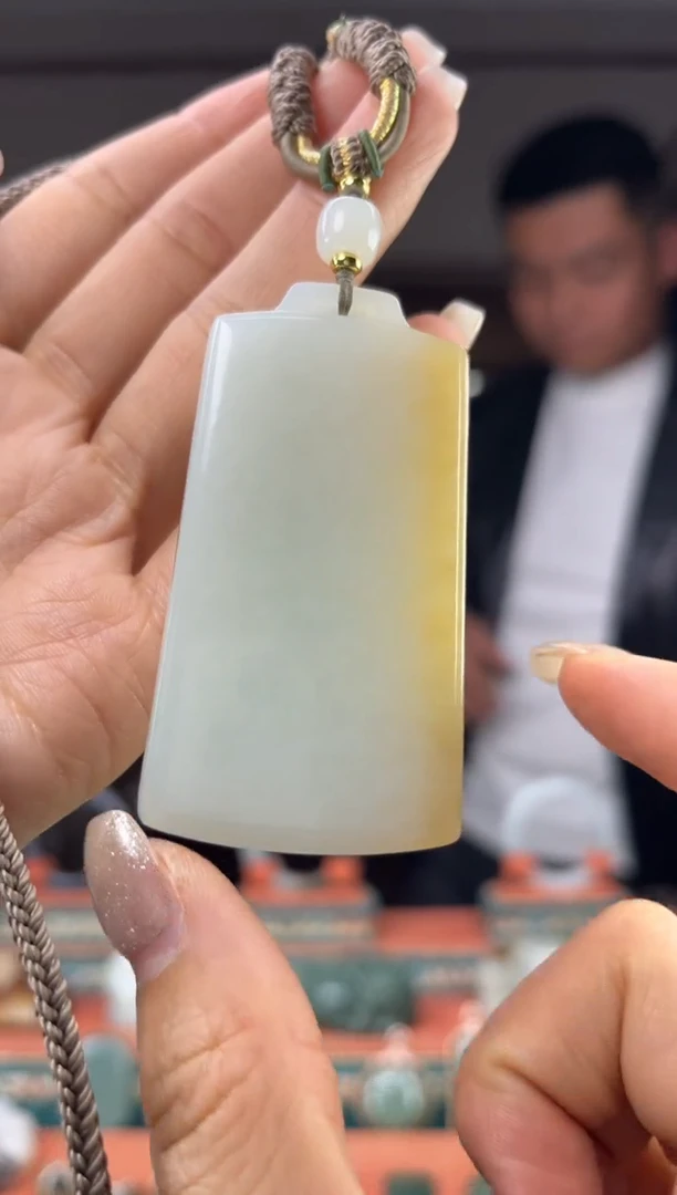 颈饰未镶嵌和田玉佩佩