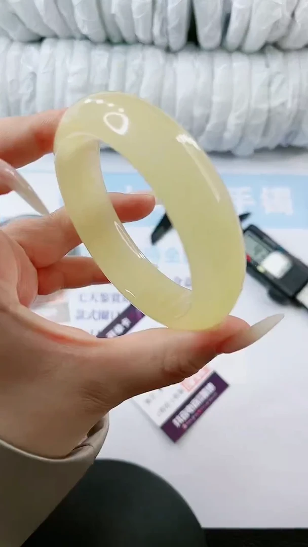 【闪购商品】石英质玉未镶嵌手镯多样性发货V424