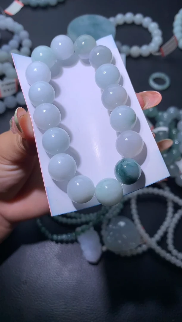 翡翠未镶嵌颈饰珠子