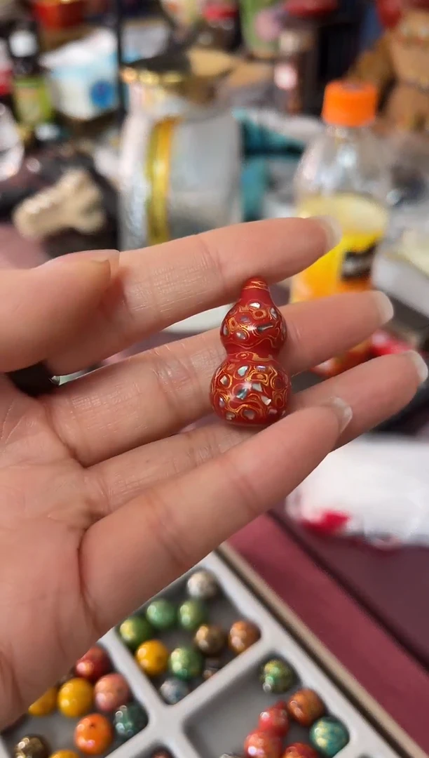 ?****开，红色大漆葫芦