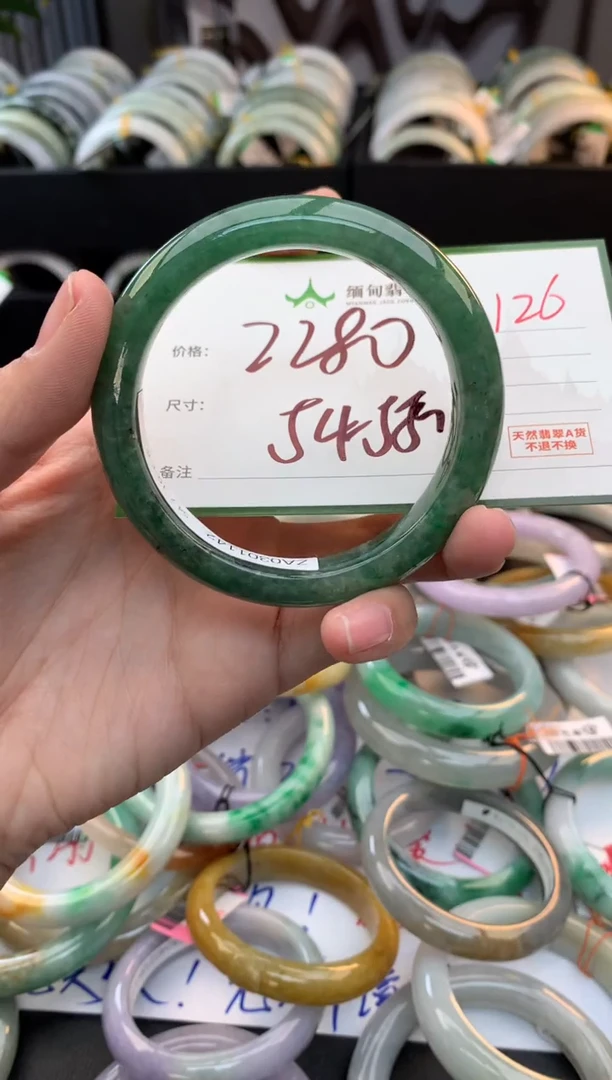 未镶嵌定制翡翠毛货需精细抛光+多人