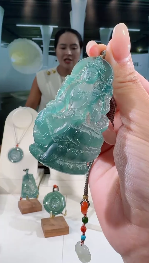 翡翠未镶嵌吊坠(不含链)度母