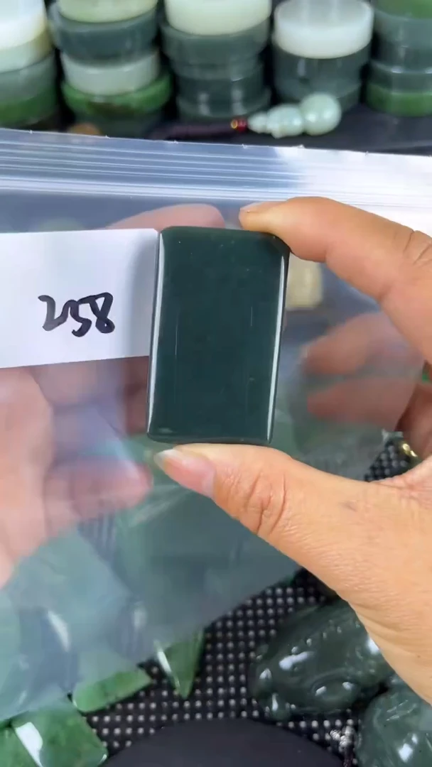 和田玉未镶嵌珠宝半成品牌子