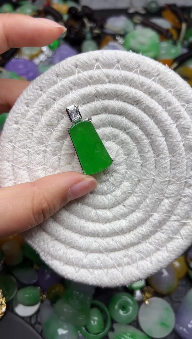 颈饰未镶嵌翡翠缅甸翡翠吊坠