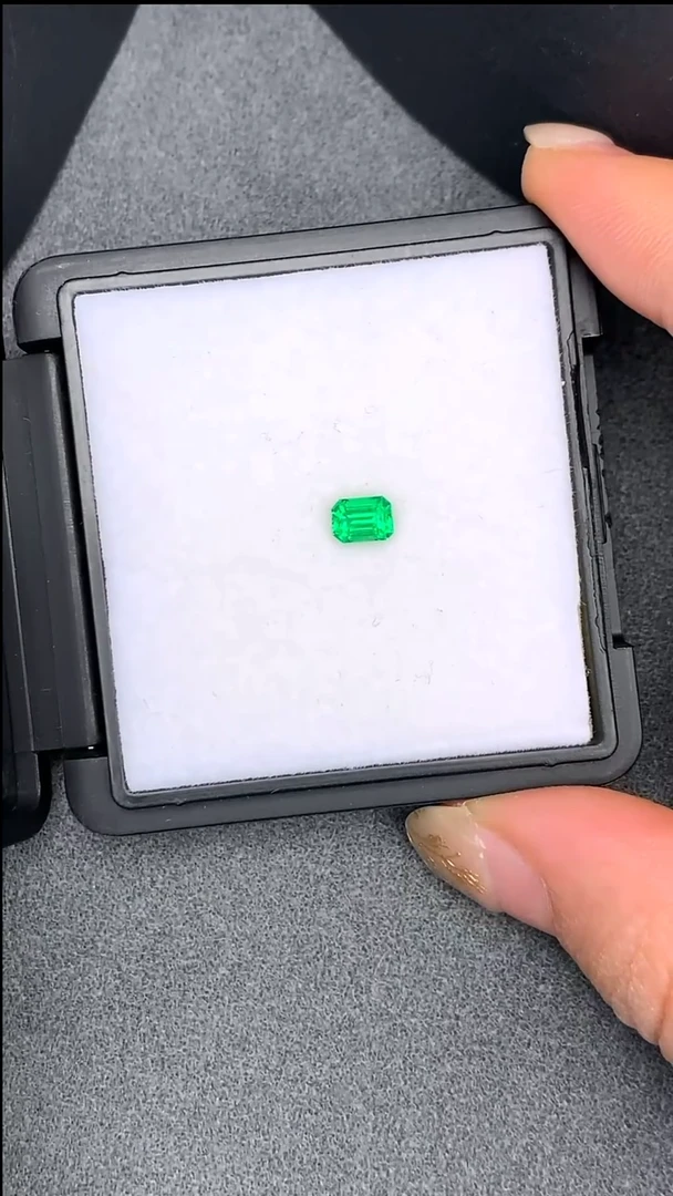 【闪购商品】石榴石无未镶嵌76分