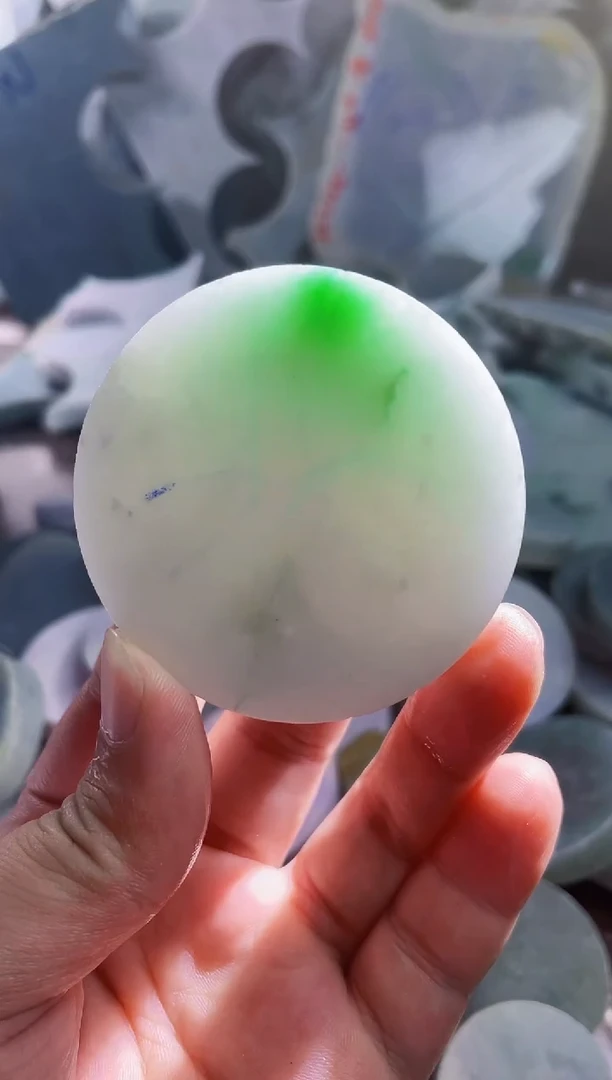 翡翠裸石狗?天然A货缅甸翡翠1409