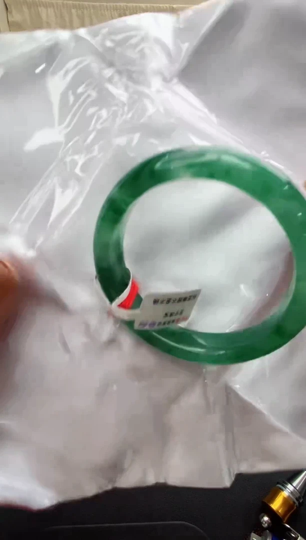 【闪购商品】石英质玉手镯未镶嵌61