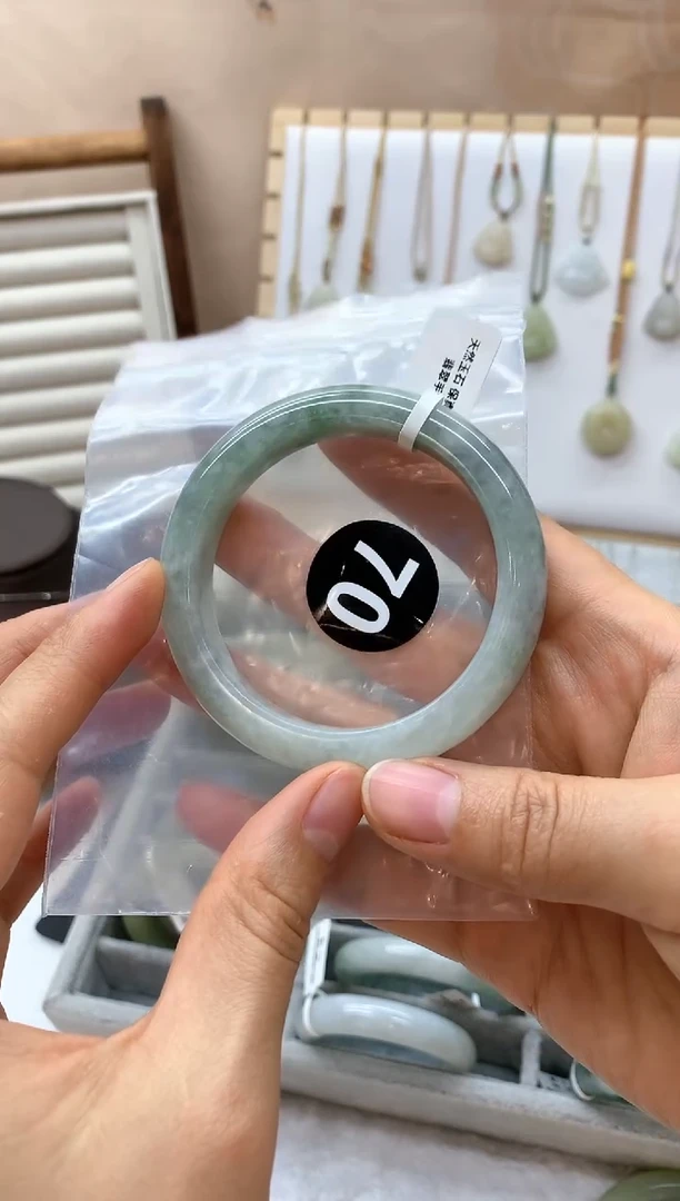 翡翠手镯未镶嵌手镯3
