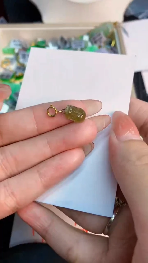 翡翠未镶嵌吊坠(不含链)1