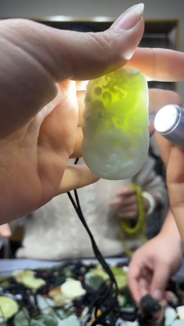 未镶嵌岫玉吊坠·