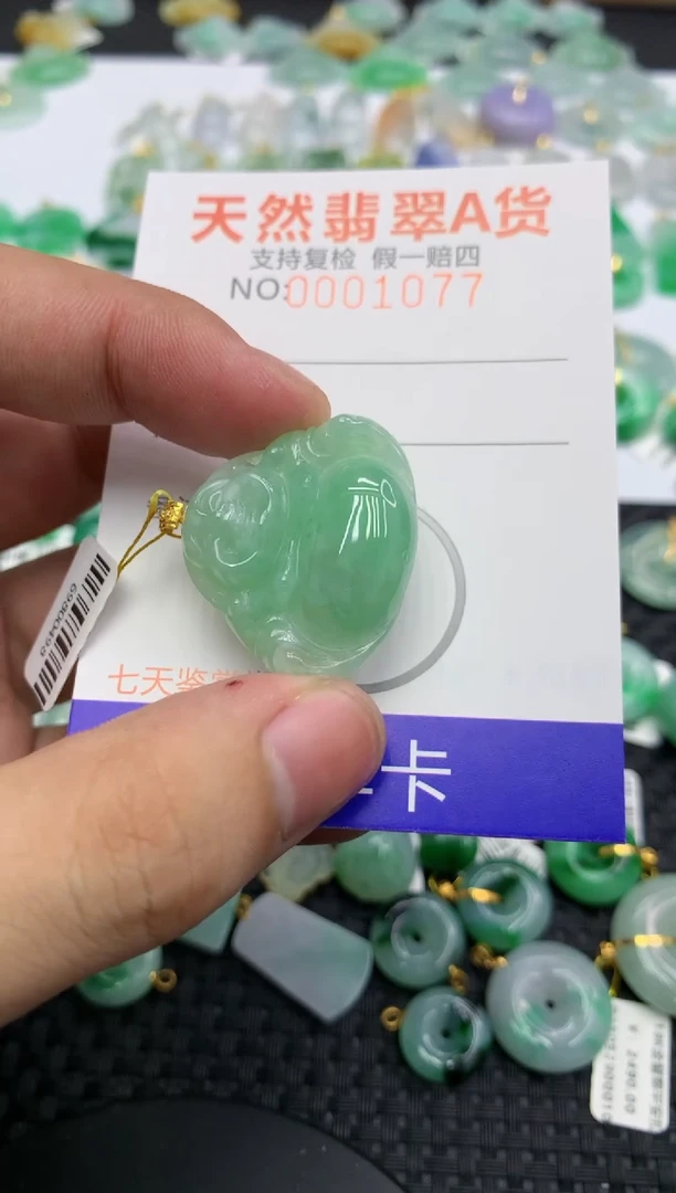 翡翠18K金镶嵌颈饰1111111111111