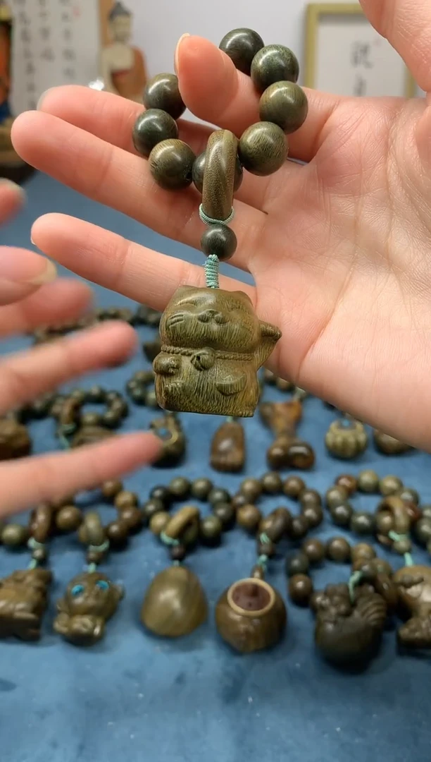 【闪购商品】维腊木（绿檀）把件招财猫 盘玩件