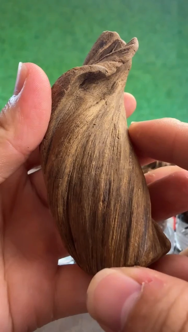 沉香手把件红土多样性发一