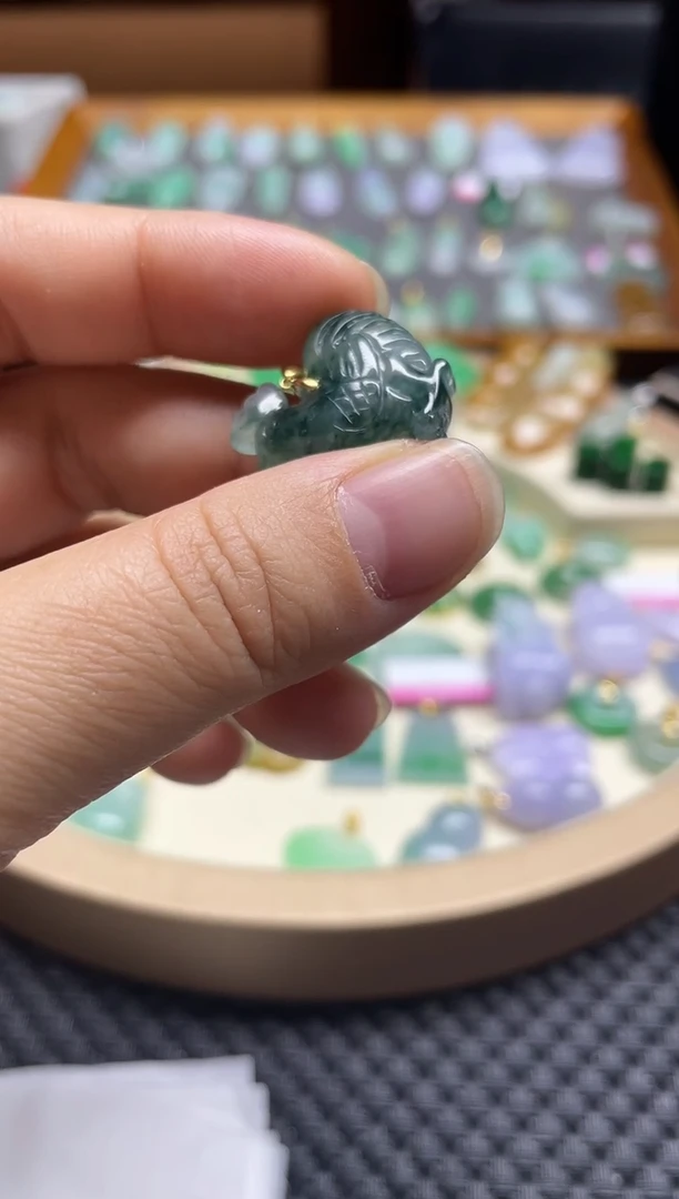 【闪购商品】翡翠颈饰未镶嵌生肖鸡