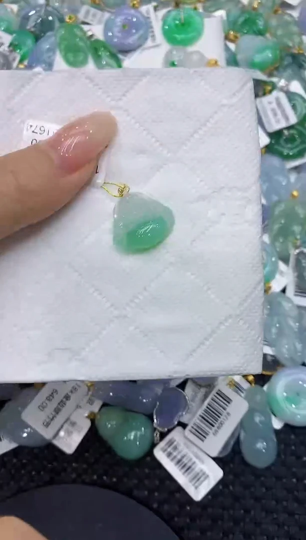 翡翠18K金镶嵌颈饰111111111111