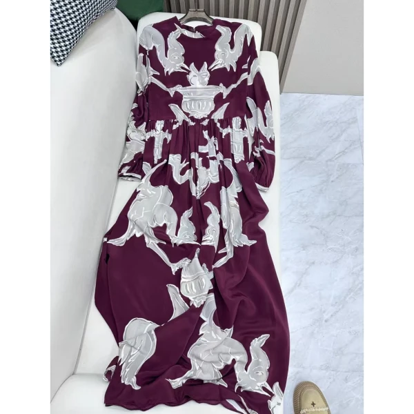 6.12印花长款显瘦常规长袖静奢风圆领丝长袖连衣裙