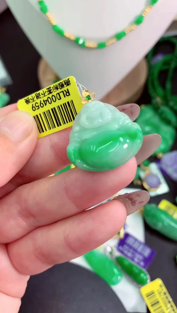 翡翠18K金镶嵌颈饰挂件