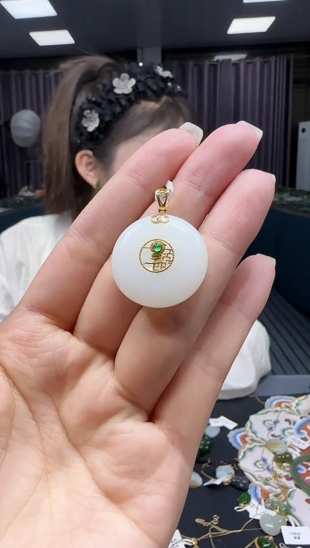 和田玉18K金镶嵌挂件1