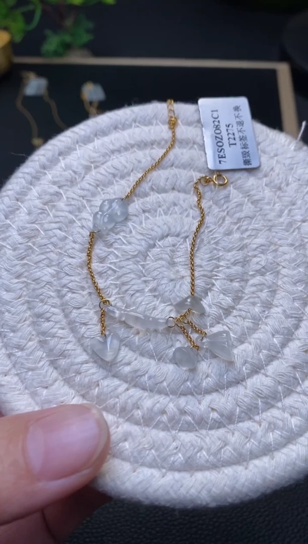 颈饰18K金镶嵌翡翠净货30863