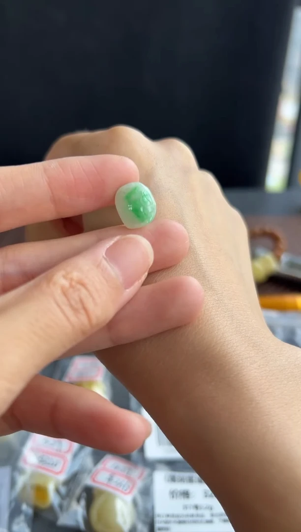 翡翠未镶嵌吊坠(不含链)415买断