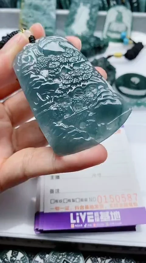 颈饰未镶嵌翡翠
