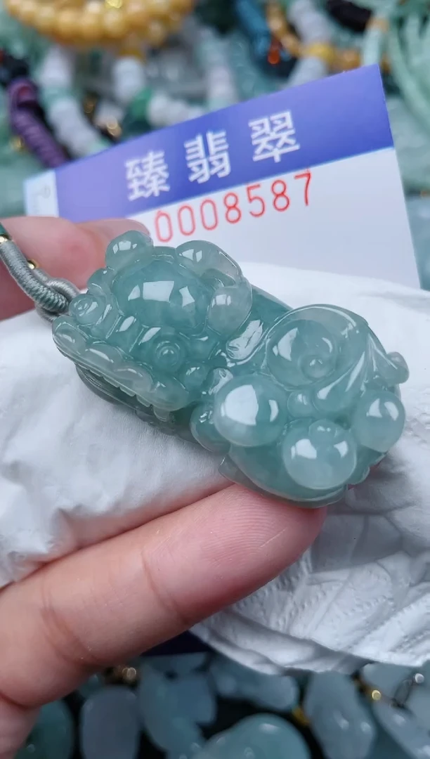 翡翠未镶嵌颈饰.0008587