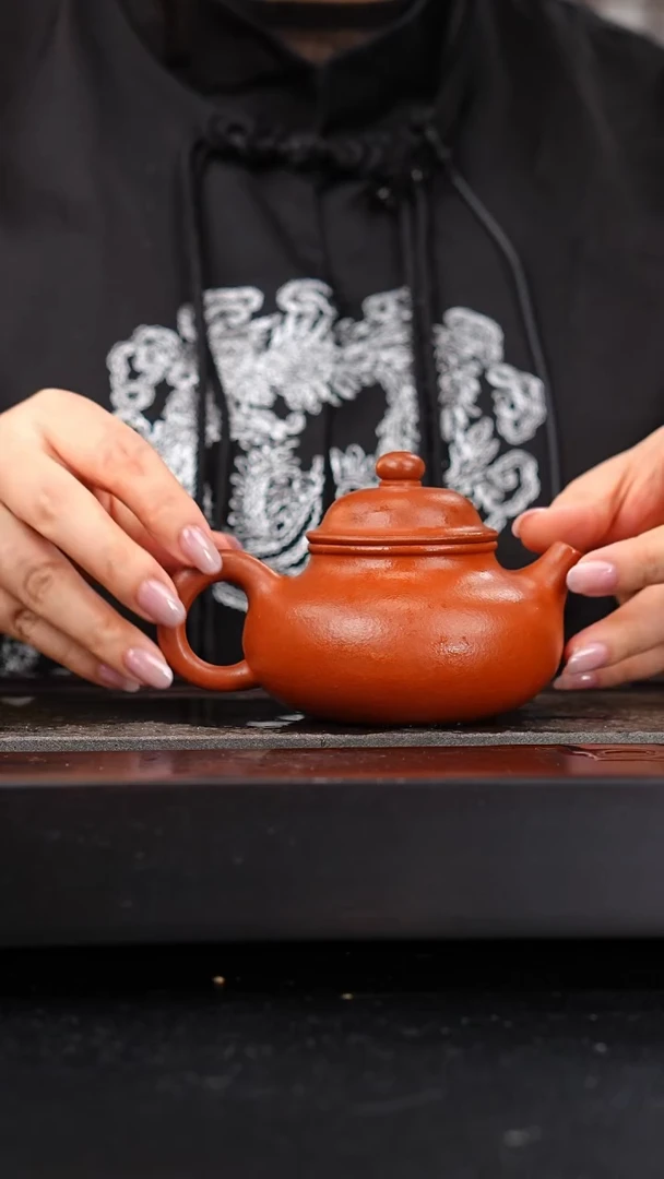 茶壶紫砂微瑕  黄龙山朱泥容天260CC叶晓敏