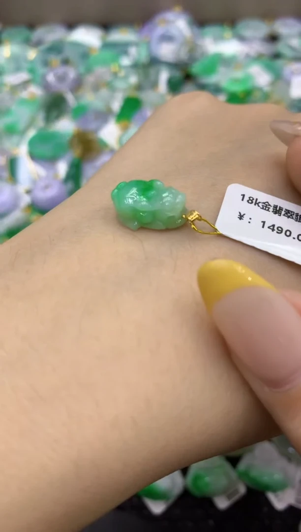 颈饰18K金镶嵌翡翠天然缅甸翡翠A货