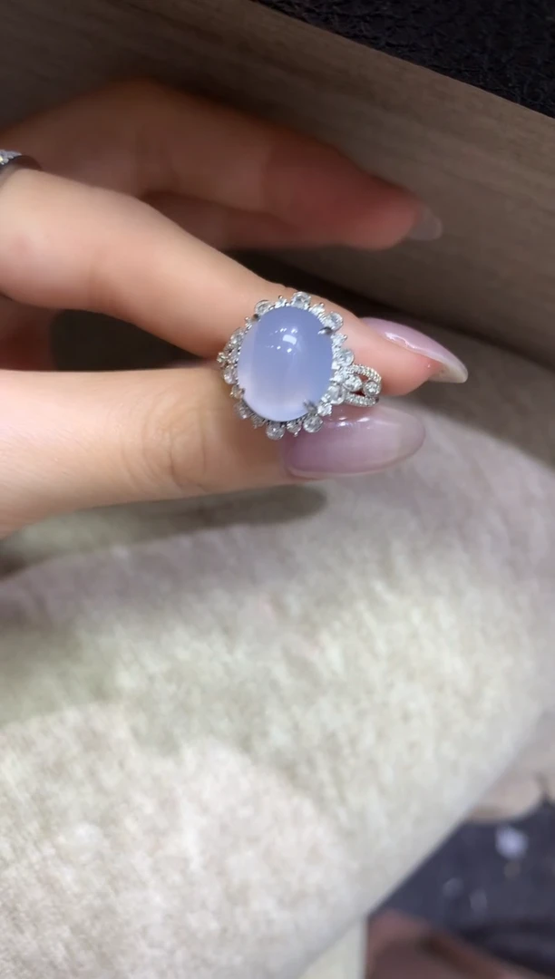 18K金镶嵌翡翠耳饰80团购