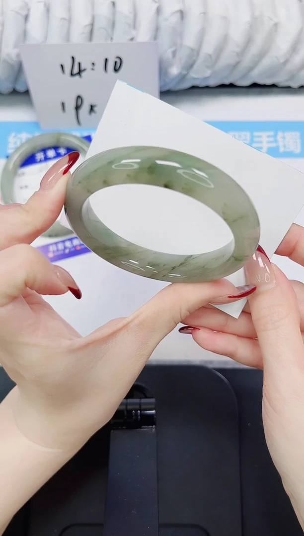 【闪购商品】石英质玉手镯未镶嵌50