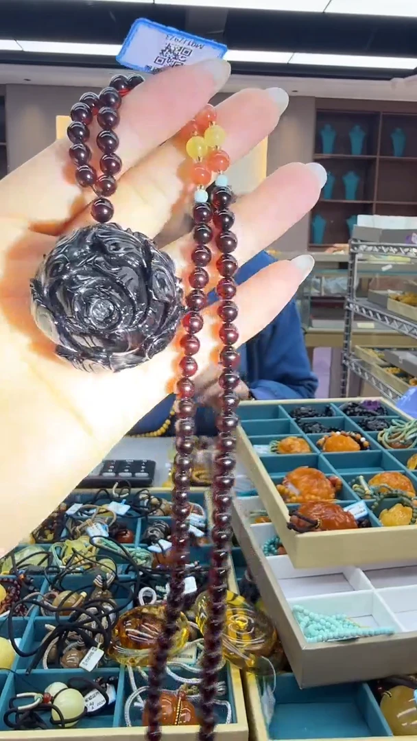 琥珀颈饰未镶嵌248秒拍号 假一罚三