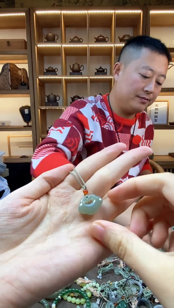 颈饰未镶嵌和田玉和田玉吊坠