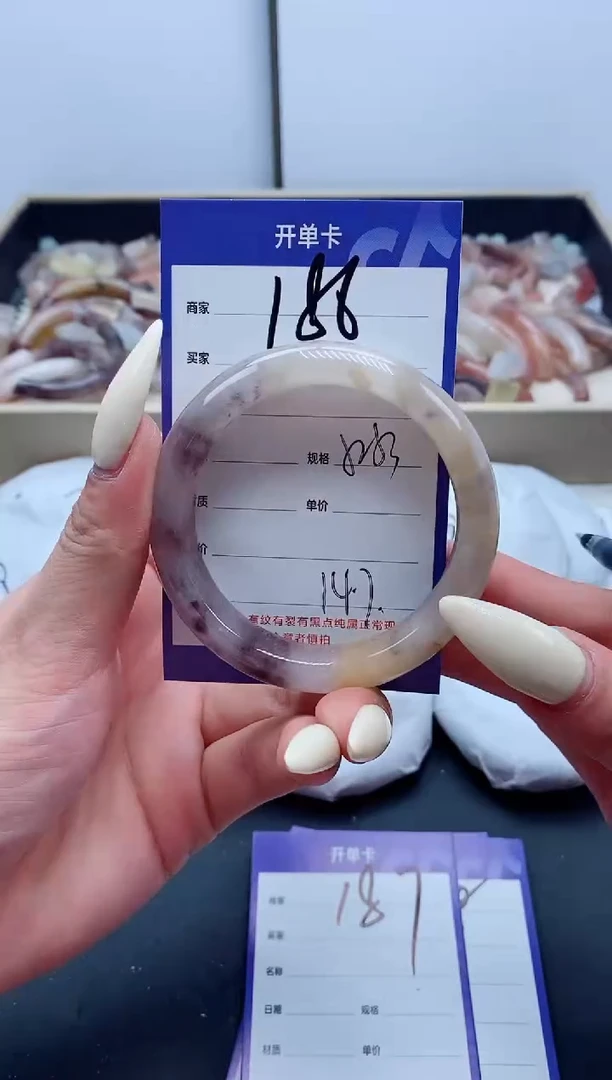 【闪购商品】石英质玉手镯未镶嵌186-62