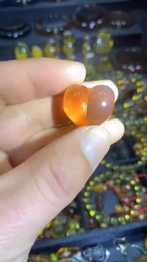 琥珀颈饰未镶嵌天然缅甸琥珀屁桃22+