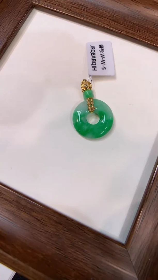 颈饰18K金镶嵌翡翠甜甜圈
