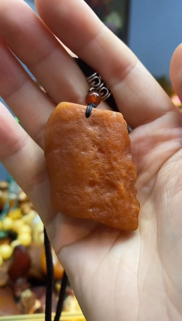 未镶嵌颈饰琥珀吊坠
